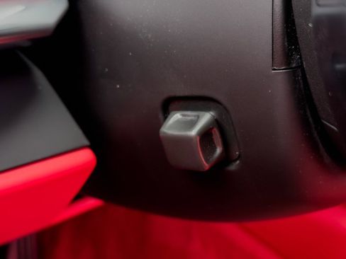 Used 2024 Chevrolet Corvette Stingray Premium Conv w/ Z51 Performance Package image 35