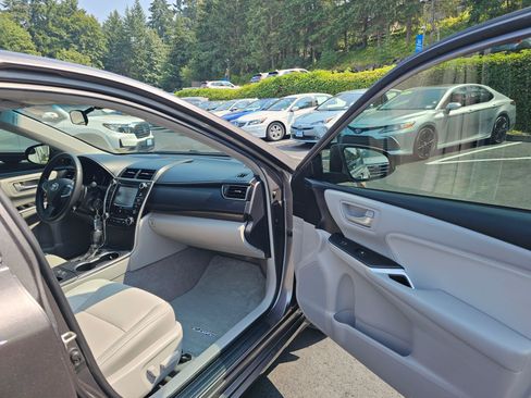 Used 2017 Toyota Camry XLE FWD image 12