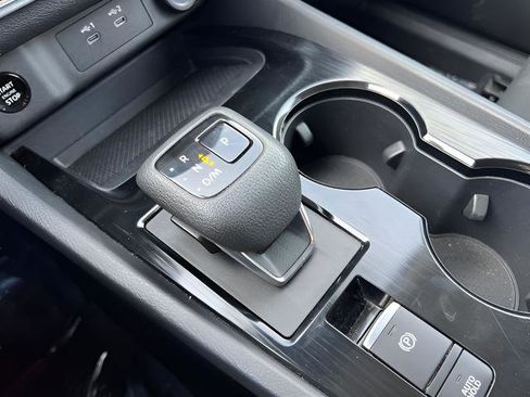Used 2024 Nissan Rogue S AWD/4WD image 21