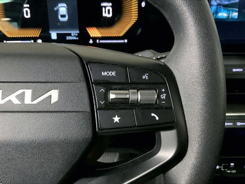 Used 2025 Kia K4 FWD image 19