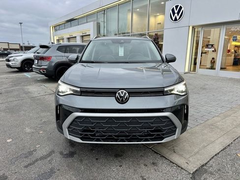 New 2026 Volkswagen Taos SE image 2