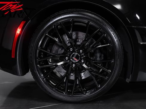 Used 2015 Chevrolet Corvette Z06 w/ 2LZ Preferred Equipment Group RWD image 21