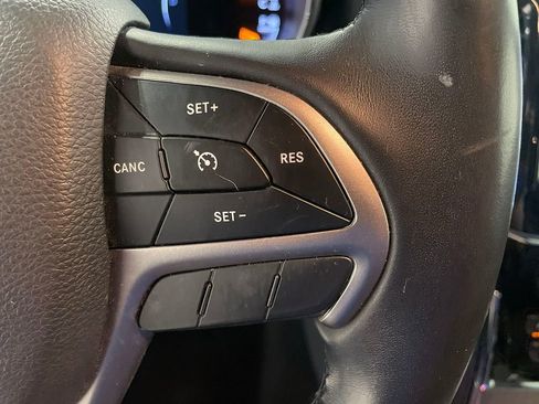 Used 2020 Jeep Grand Cherokee Limited w/ Luxury Group II image 31