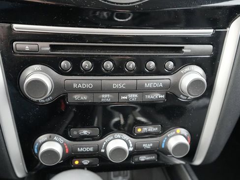 Used 2019 Nissan Pathfinder SV image 37