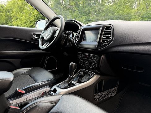 Used 2018 Jeep Compass Latitude w/ Popular Equipment Group AWD/4WD image 21