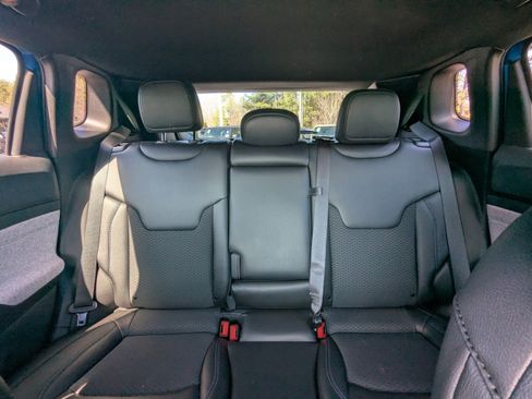 Used 2025 Jeep Compass Latitude image 10