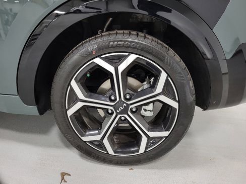 Used 2023 Kia Niro SX Touring image 8