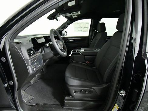 New 2026 Chevrolet Suburban LS image 5