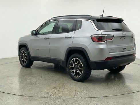 Used 2025 Jeep Compass Trailhawk image 5