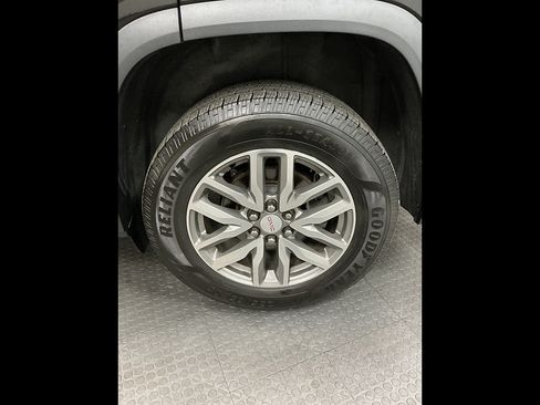 Used 2017 GMC Acadia SLE w/ Driver Alert Package I FWD image 38