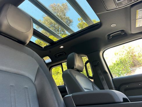 Used 2022 Land Rover Defender 110 Trophy Edition image 19