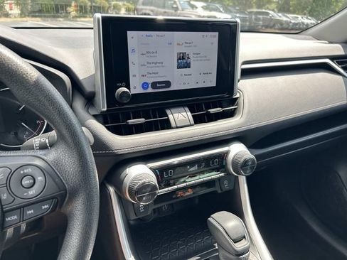 Used 2025 Toyota RAV4 XLE AWD/4WD image 23