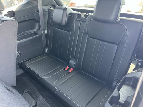 Certified 2023 Volkswagen Tiguan SE R-Line FWD image 24