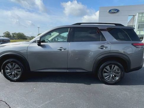 Used 2024 Nissan Pathfinder SV FWD image 5