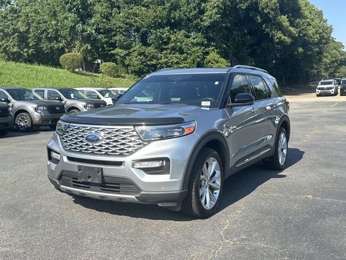 Used 2023 Ford Explorer Platinum w/ Technology Package AWD/4WD image 3