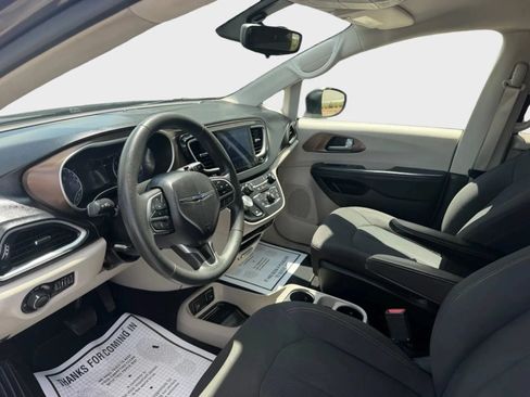 Used 2017 Chrysler Pacifica Touring FWD image 15