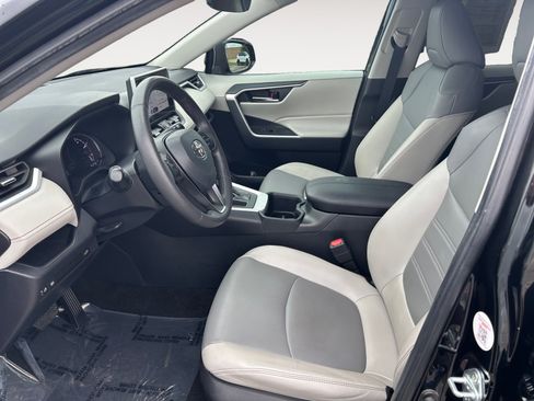 Used 2024 Toyota RAV4 XLE Premium FWD image 20