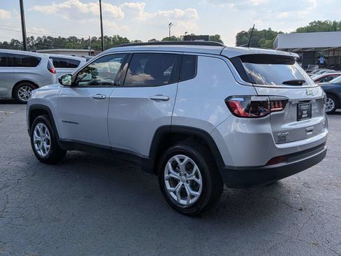Used 2024 Jeep Compass Latitude AWD/4WD image 7