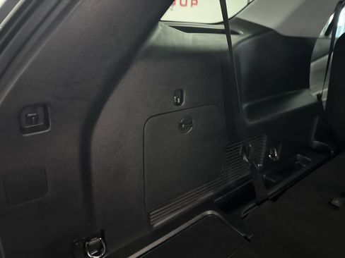 Used 2022 Ford Explorer XLT w/ Equipment Group 202A image 30