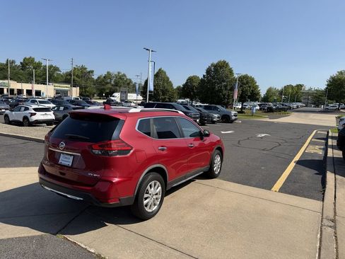 Used 2017 Nissan Rogue SV AWD/4WD image 3