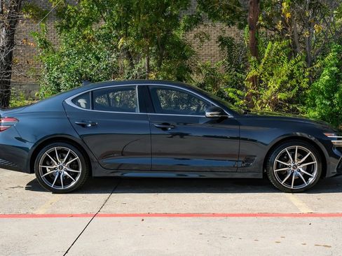 Used 2023 Genesis G70 2.0T image 9