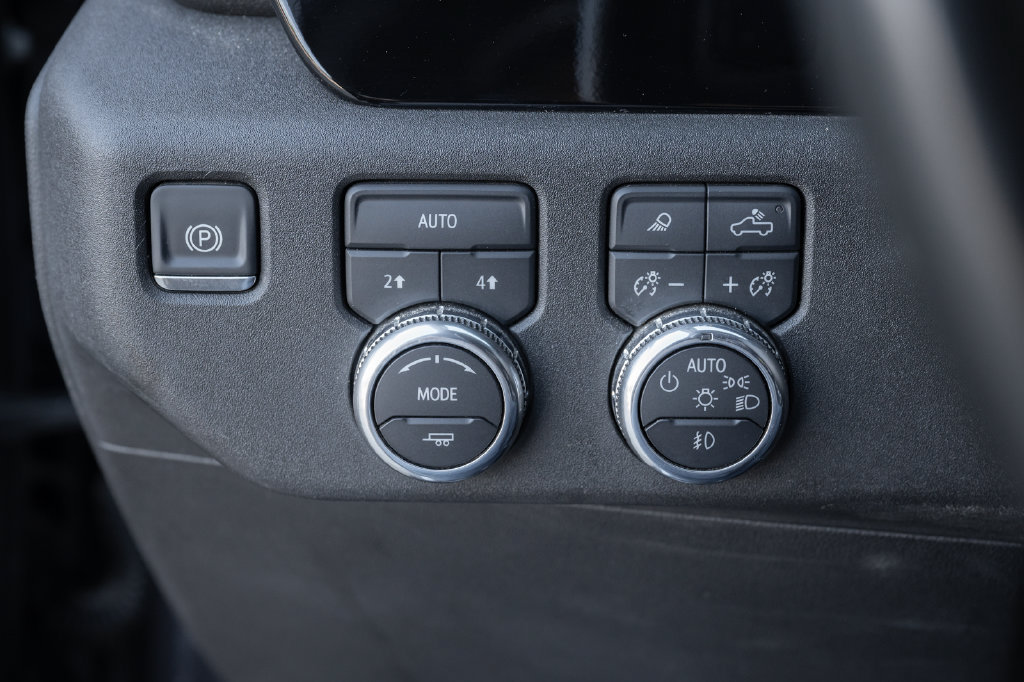 Used 2025 GMC Sierra 1500 SLT AWD/4WD image 31
