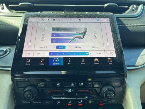 Certified 2023 Jeep Grand Cherokee Limited w/ Luxury Tech Group II image 18