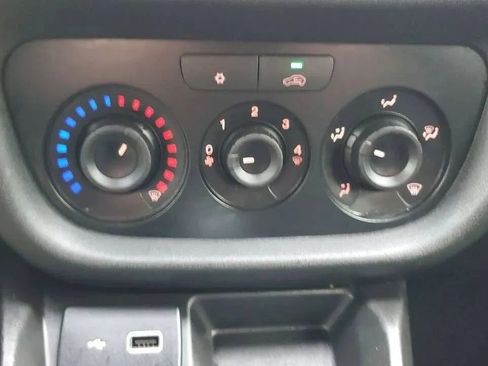 Used 2022 RAM ProMaster City Wagon image 18