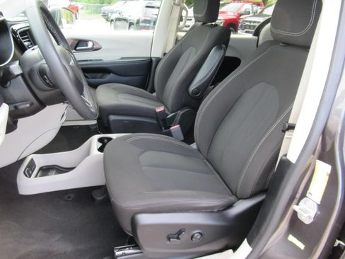 Certified 2023 Chrysler Voyager LX FWD image 18