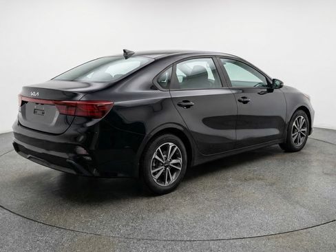 Used 2024 Kia Forte LXS image 9