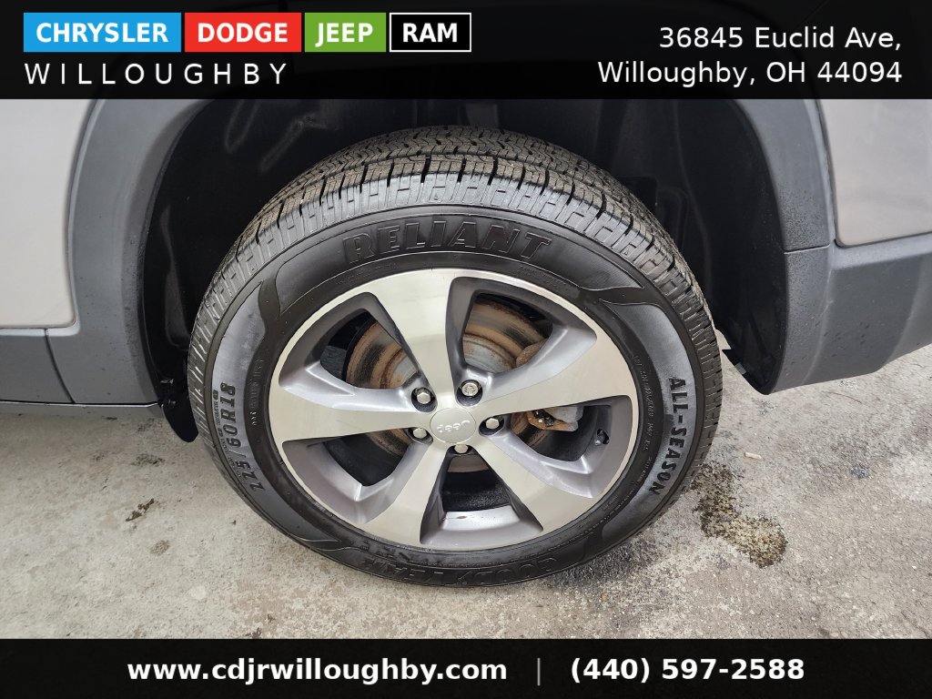Used 2020 Jeep Cherokee Limited w/ Advanced Safety Group AWD/4WD image 39