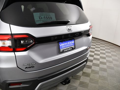 Used 2025 Honda Pilot TrailSport image 15