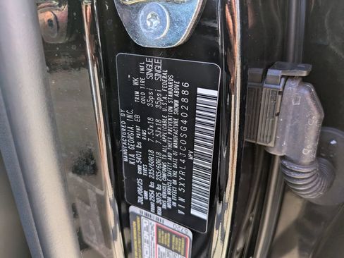 Certified 2025 Kia Sorento S FWD image 38