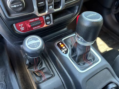 Used 2023 Jeep Gladiator Rubicon w/ Cold Weather Group AWD/4WD image 28