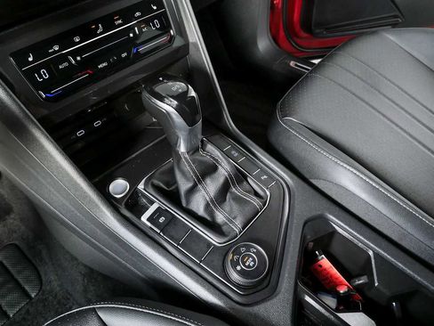 Used 2024 Volkswagen Tiguan SE R-Line image 19