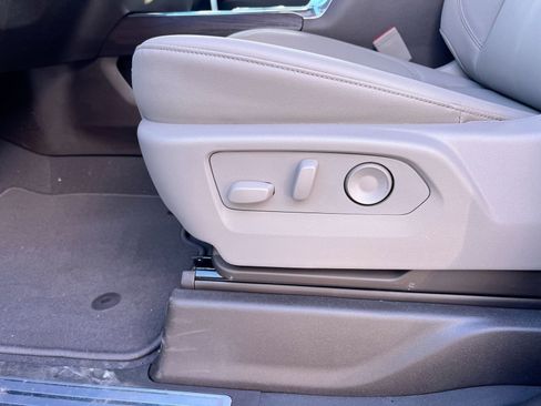 New 2026 GMC Sierra 2500 SLT w/ SLT Premium Package image 14