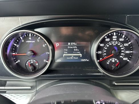 Used 2024 Kia Carnival LX image 17