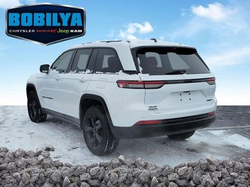 Used 2023 Jeep Grand Cherokee Limited w/ Luxury Tech Group II image 4