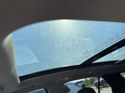 Used 2018 Chevrolet Equinox LT w/ Sun & Infotainment Package AWD/4WD image 12