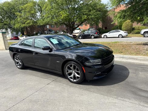 Used 2016 Dodge Charger R/T w/ Plus Group RWD image 2