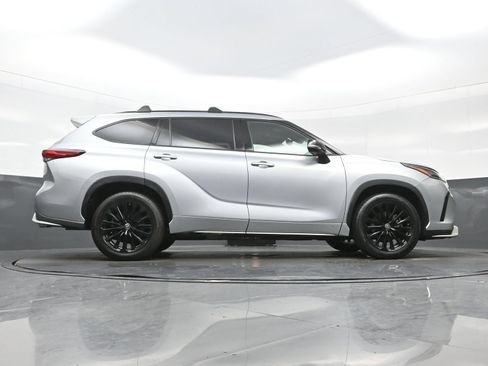 Used 2023 Toyota Highlander XSE AWD/4WD image 34