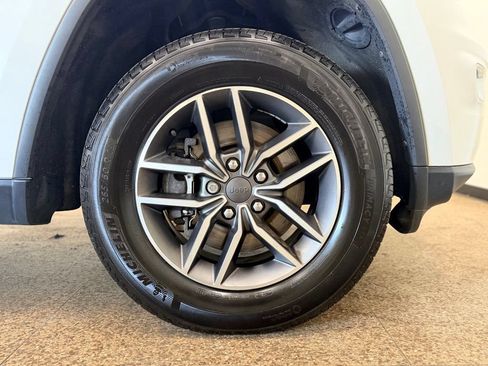 Used 2022 Jeep Grand Cherokee Limited AWD/4WD image 27