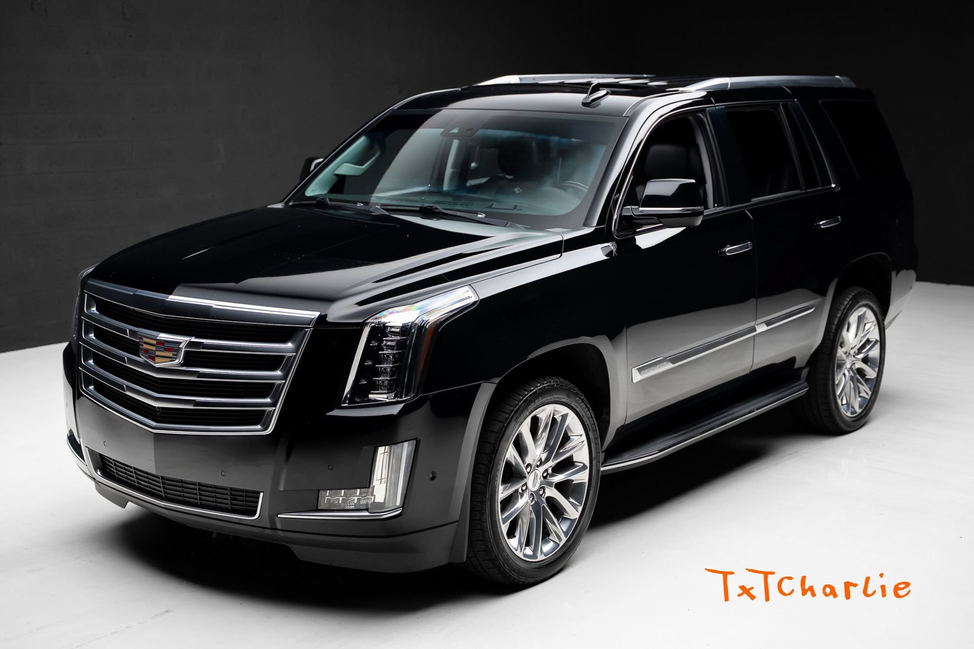 Used 2020 Cadillac Escalade Luxury RWD image 1