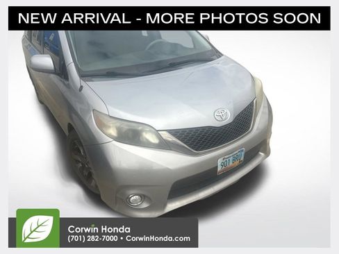 Used 2011 Toyota Sienna SE w/ Preferred Pkg FWD image 1