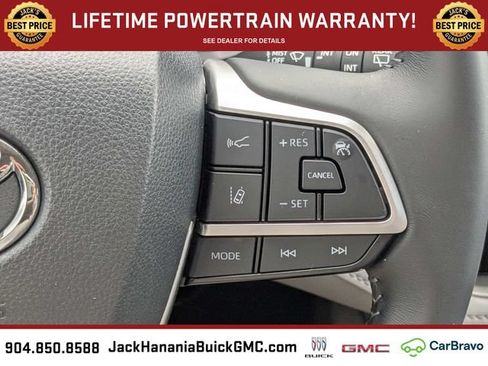 Used 2024 Toyota Highlander XLE AWD/4WD image 28