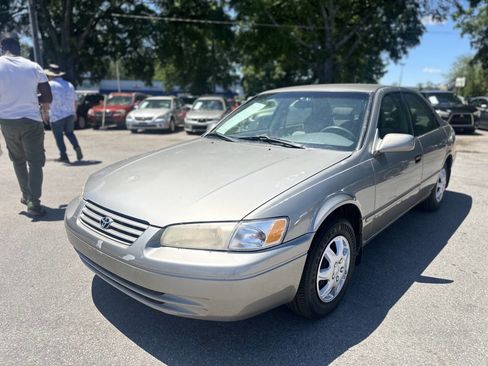 Used 1999 Toyota Camry XLE image 1