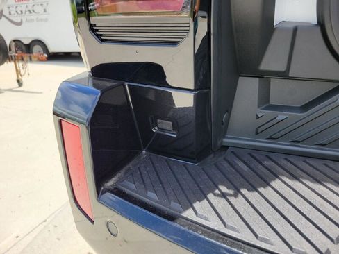 New 2025 GMC Hummer EV 2X image 9