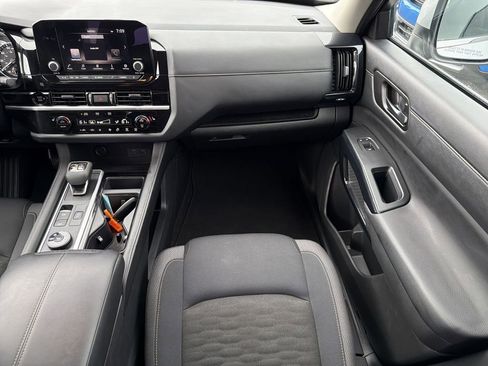 Used 2025 Nissan Pathfinder SV image 20