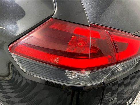 Used 2019 Nissan Rogue SV w/ Premium Package FWD image 28