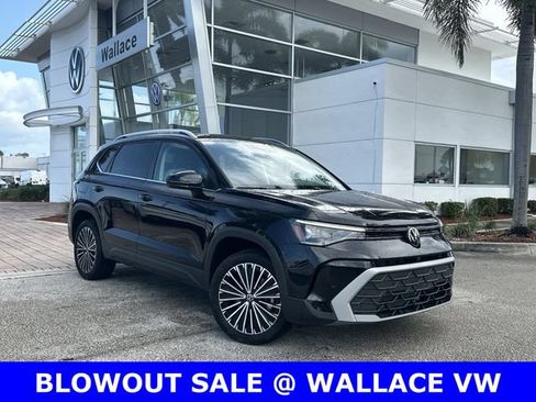 Used 2025 Volkswagen Taos SE FWD image 1